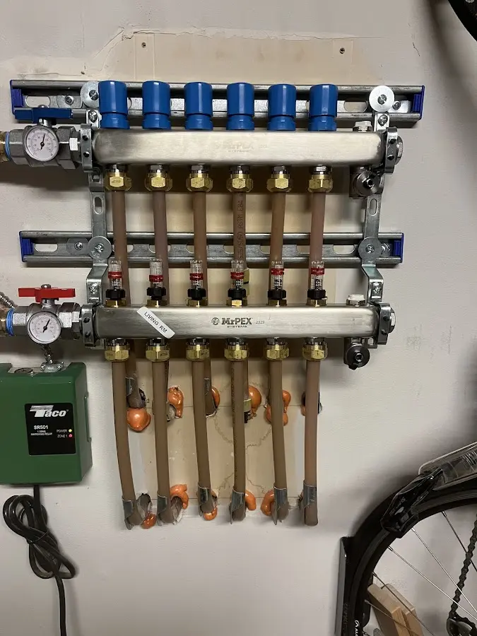 Plumber performing Gas Leak Detection at a residential property in Pasadena